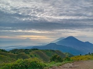 Mendaki Gunung Prau Dengan Budget Murah dari Jakarta